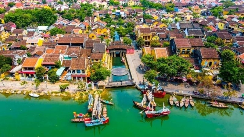 Sông Hoài Hội An soi bóng phố lung linh