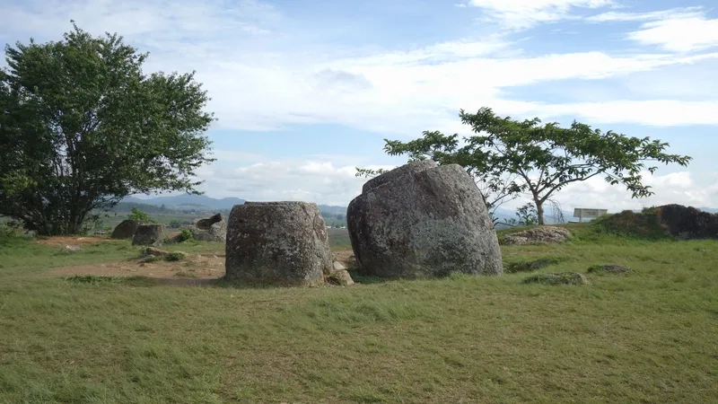 Phonsavan thu hút bởi cảnh sắc núi non xanh