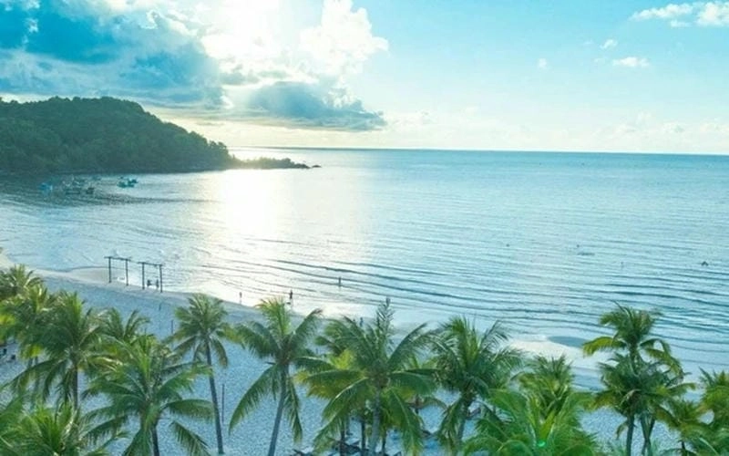 Trong vắt tuyệt đẹp biển xanh ngọc