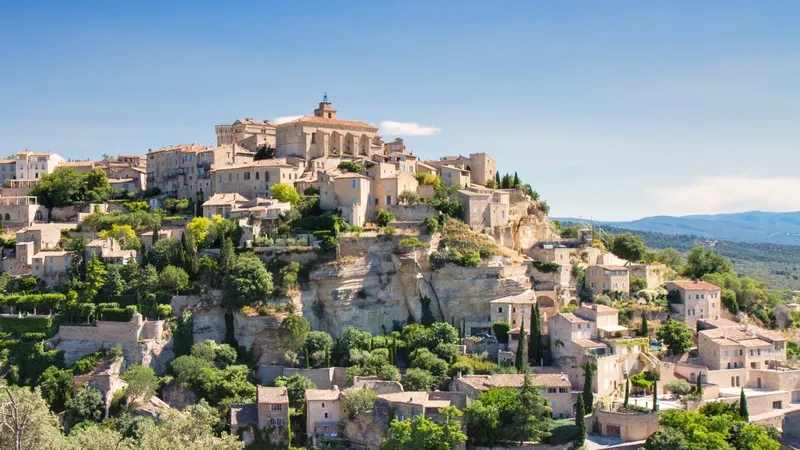 Những ngôi nhà đá cổ kính giữa Provence