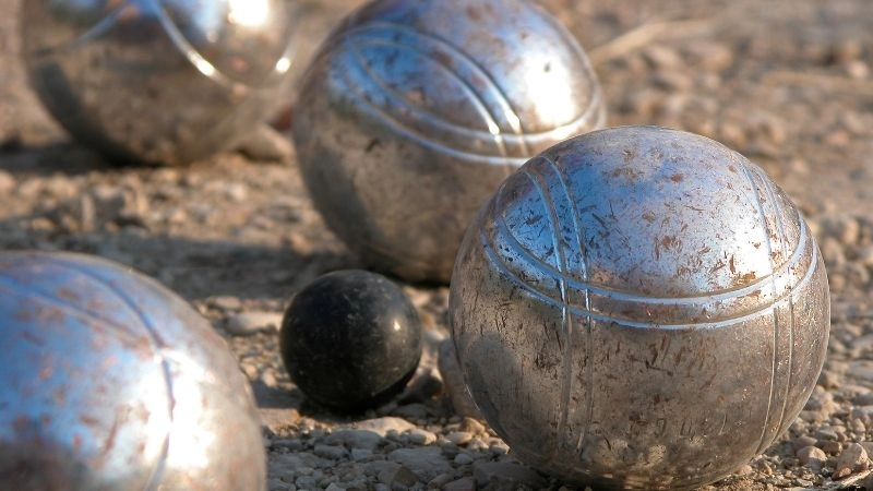 Quả cầu kim loại a tích điện dương