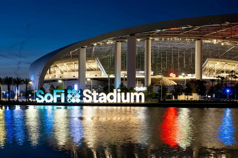 Toả sáng SoFi Stadium ban đêm với hệ thống ánh sáng đỉnh cao