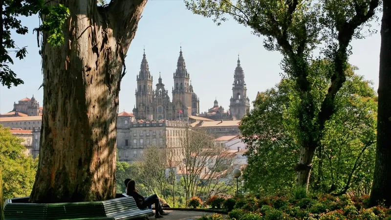 Bức tranh phố cổ Santiago de Compostela