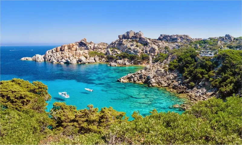 Sardinia là hòn đảo lớn thứ hai ở Địa Trung Hải