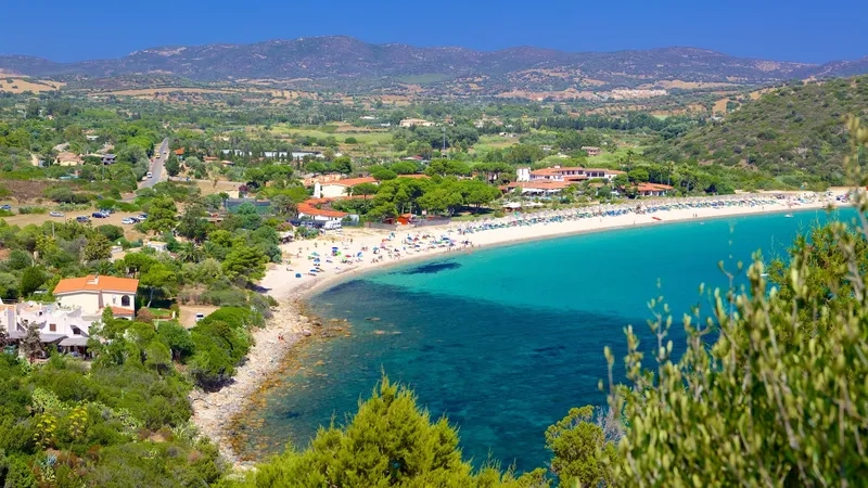 Sardinia thu hút du khách bởi nét văn hóa độc đáo và biển xanh