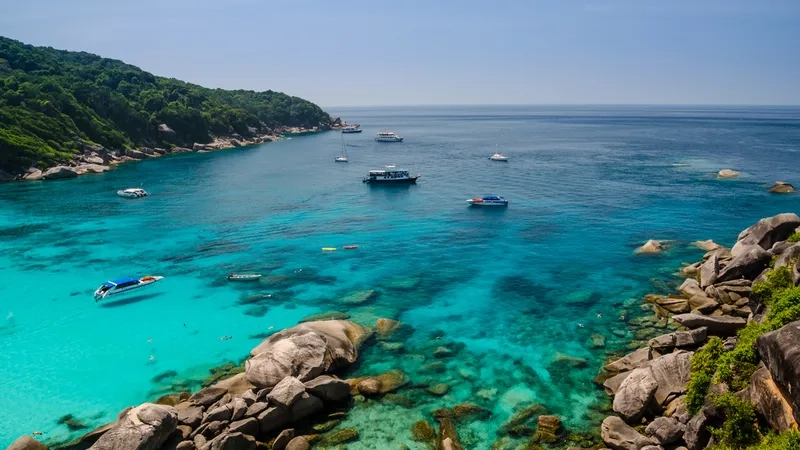 Thư giãn cùng làn nước trong xanh Similan Islands