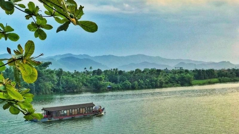 Sông Hương Huế ảnh gợi nhớ vẻ đẹp cổ kính