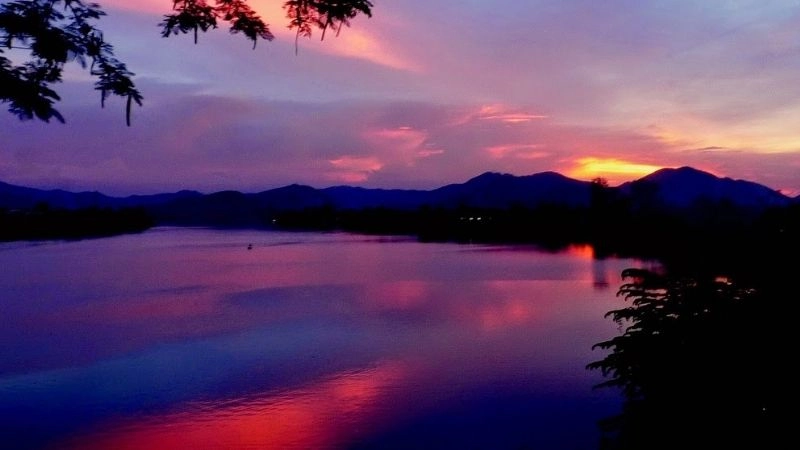 Dòng sông thơ mộng chảy qua miền di sản