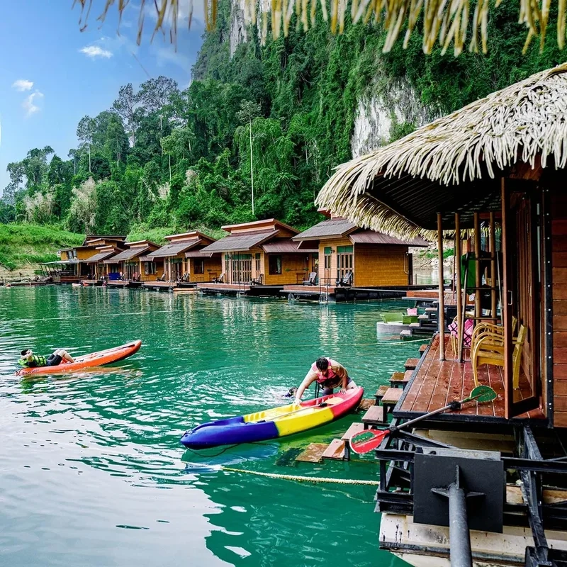 Cuộc sống bình yên tại làng chài Surat Thani