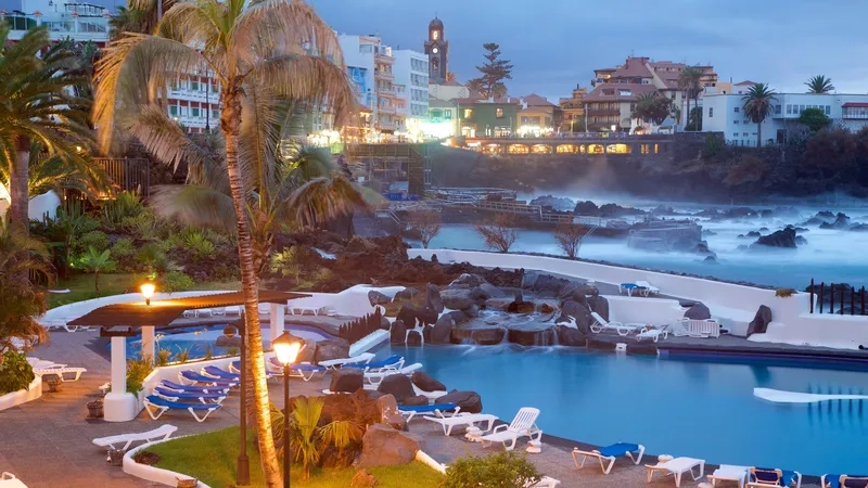 Sóng biển Tenerife vỗ về tâm hồn tôi