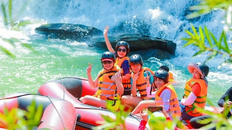 Thiên nhiên Thác Dray Nur xanh mát và trong lành