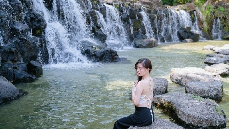 Thác nước Đồng Nai đổ trắng xóa mạnh mẽ