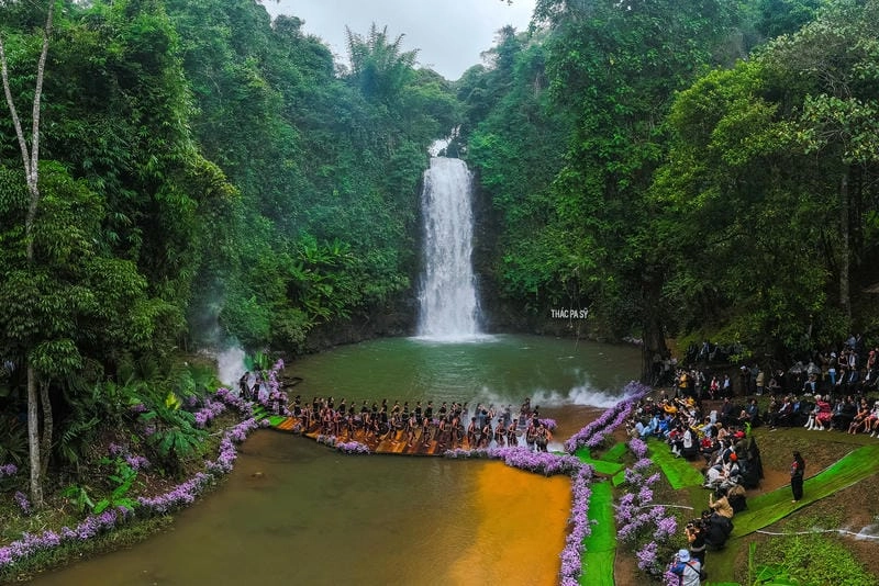 Khung cảnh thơ mộng tại Thác nước Kon Tum