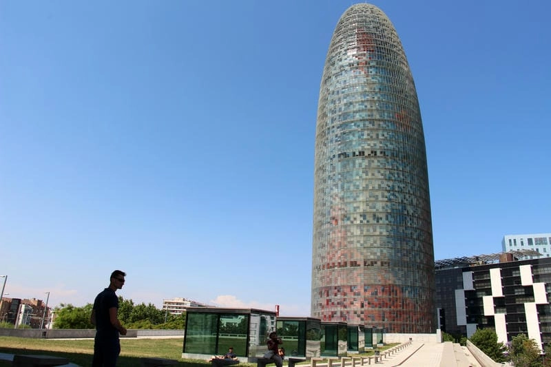 Ý nghĩa biểu tượng của Tháp Agbar với Barcelona