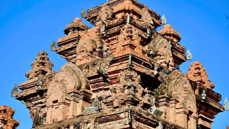 Kiến trúc Tháp Bà Ponagar tinh xảo và uy nghi