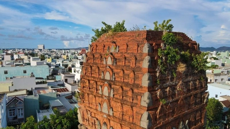 Cảnh quan Tháp Đôi Quy Nhơn hòa quyện thiên nhiên