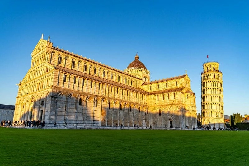 Ảnh chụp với Tháp Pisa đẹp mắt