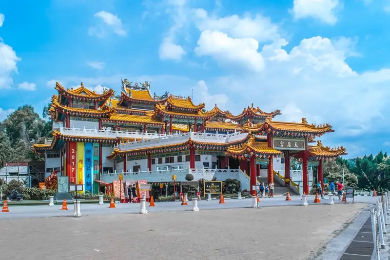 Khám phá Tháp Thiên Hậu và lịch sử Chùa Bà Thiên Hậu