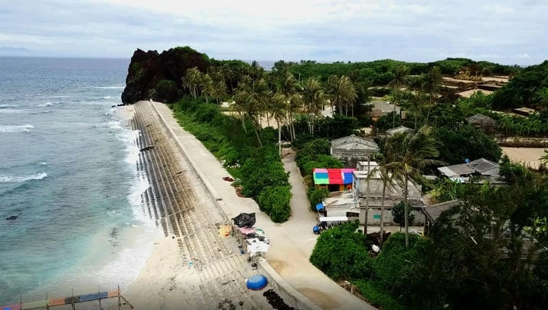 Thiên nhiên Lý Sơn với núi lửa và biển xanh mát