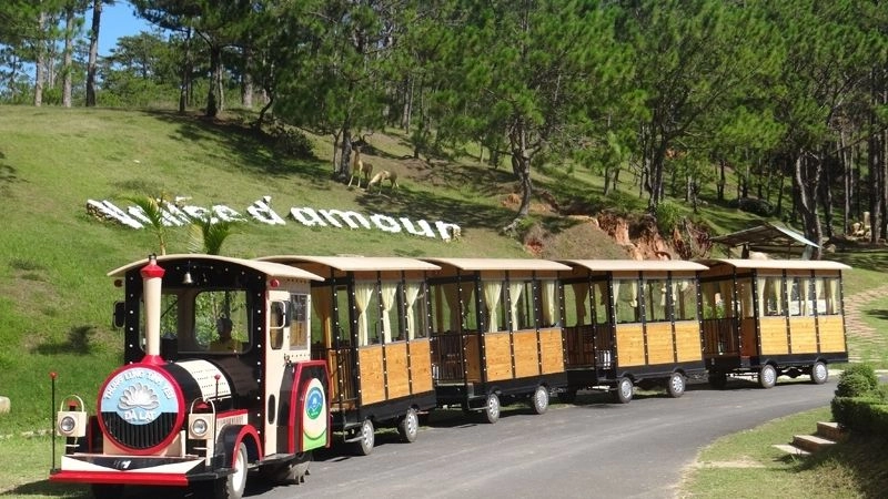 ông viên Thung lũng Tình Yêu xanh mát và rực rỡ