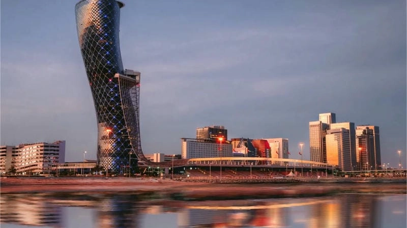 Capital Gate về đêm Tòa nhà Capital Gate lung linh