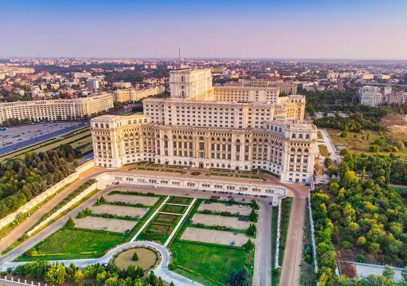 Kiến trúc và lịch sử đặc sắc của Tòa nhà Cung điện Quốc hội Romania
