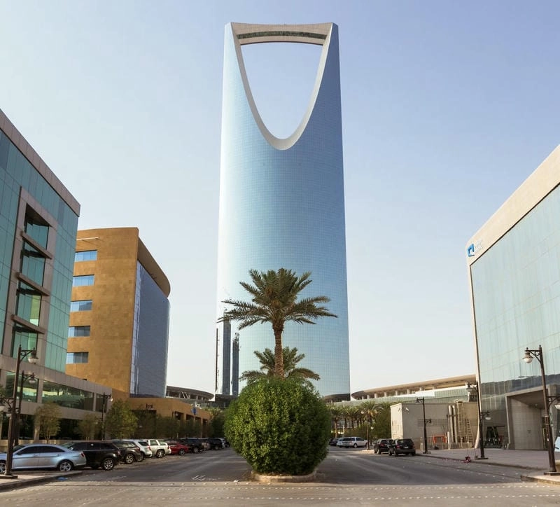 Kingdom Centre Tower hình ảnh nổi bật giữa trung tâm Riyadh