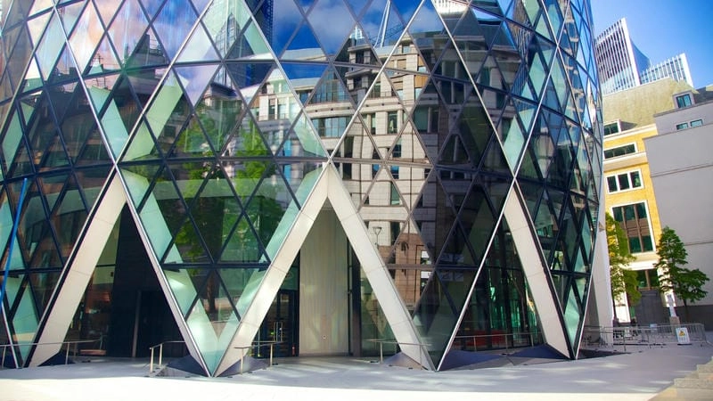 The Gherkin nhìn từ trên cao hùng vĩ giữa trung tâm London