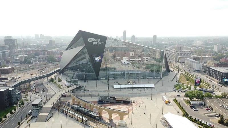 Toàn cảnh U.S. Bank Stadium từ xa cực kỳ ấn tượng