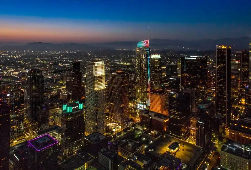 Đắm chìm trong cảnh đêm Wilshire Grand Center lung linh huyền ảo