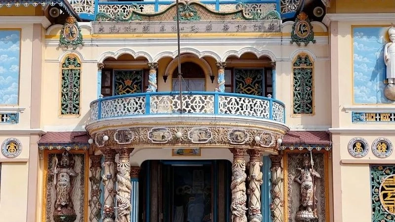 Du lịch Tây Ninh tham quan Tòa Thánh Cao Đài