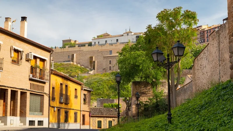 Toledo đẹp mê hồn vào những ngày nắng vàng rực