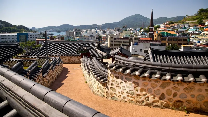 Tongyeong là một thành phố ven biển nằm ở tỉnh Gyeongsangnam-do