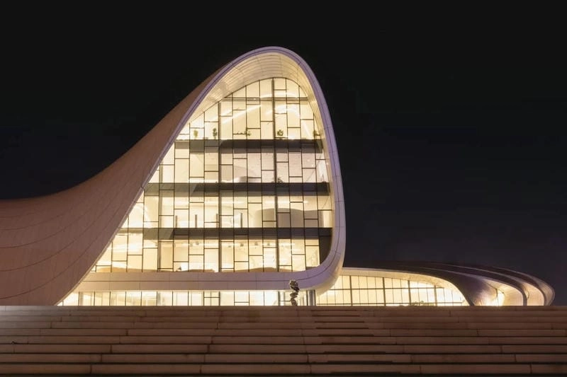 Ngắm ánh sáng lung linh Trung tâm Văn hóa Heydar Aliyev