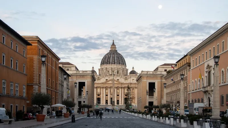 Vatican City nổi bật với vẻ đẹp cổ kính độc đáo