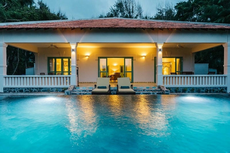 Tìm về villa thơ mộng bên bờ biển hoang sơ