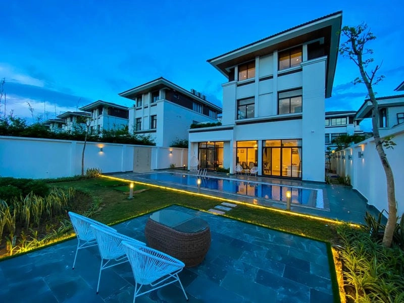 Thưởng thức hoàng hôn villa đẹp tại Villa biển Hạ Long