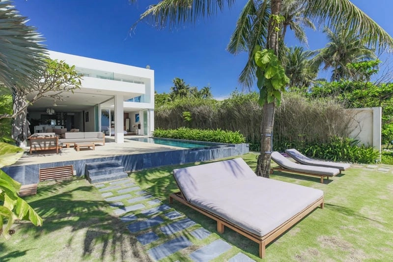 Ngắm cảnh biển từ ban công villa biển của Villa biển Mũi Né lãng mạn