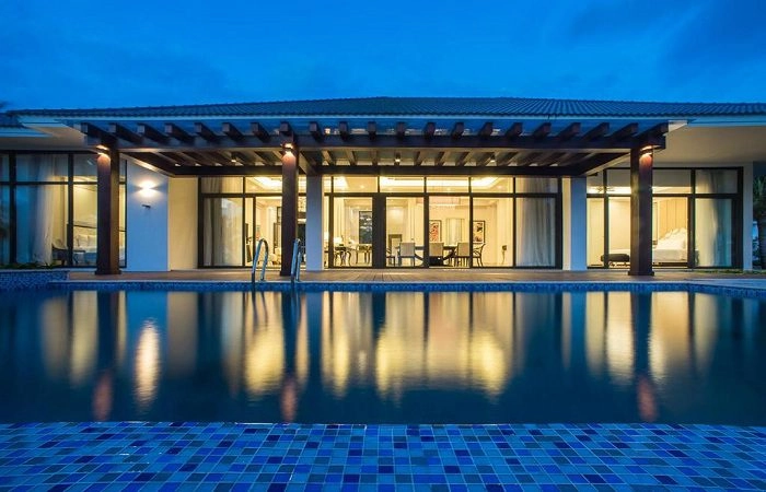 Đón gió sóng biển Phú Quốc mát lành trước cửa villa