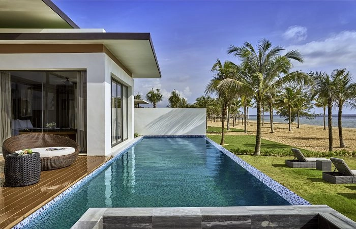 Ngắm cảnh villa Phú Quốc về đêm lung linh huyền ảo