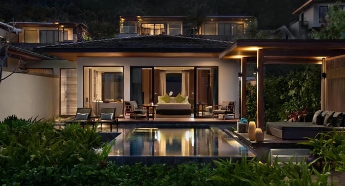 Tận hưởng hồ bơi trong xanh tại Villa biển Quy Nhơn hiện đại