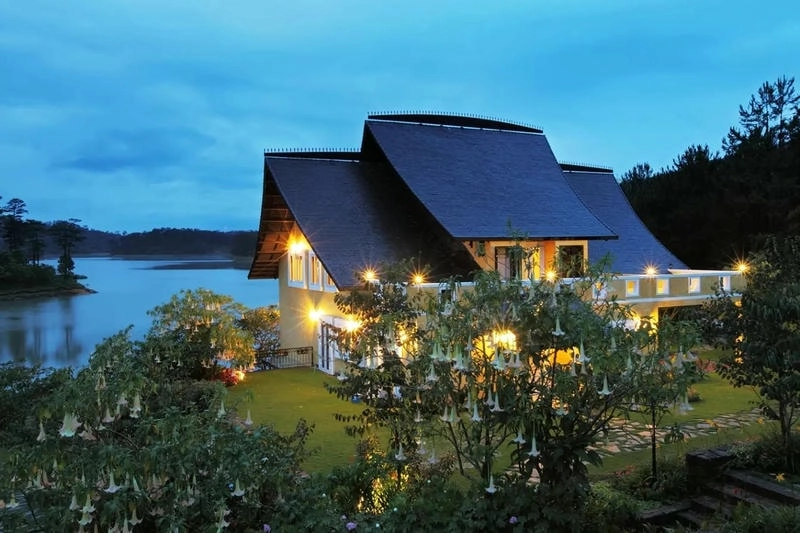 Đắm chìm Villa nghỉ dưỡng Đà Lạt trong màn sương huyền ảo
