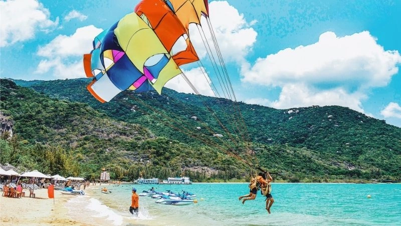 Du lịch Nha Trang tận hưởng biển xanh cát trắng