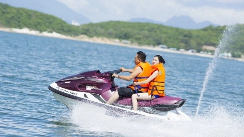 Bình yên Vịnh Nha Phu trong làn nước xanh biếc