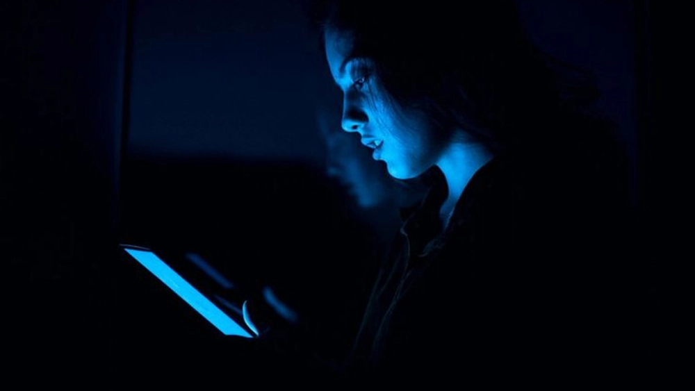 Ánh sáng xanh phổ biến trong sinh hoạt hằng ngày