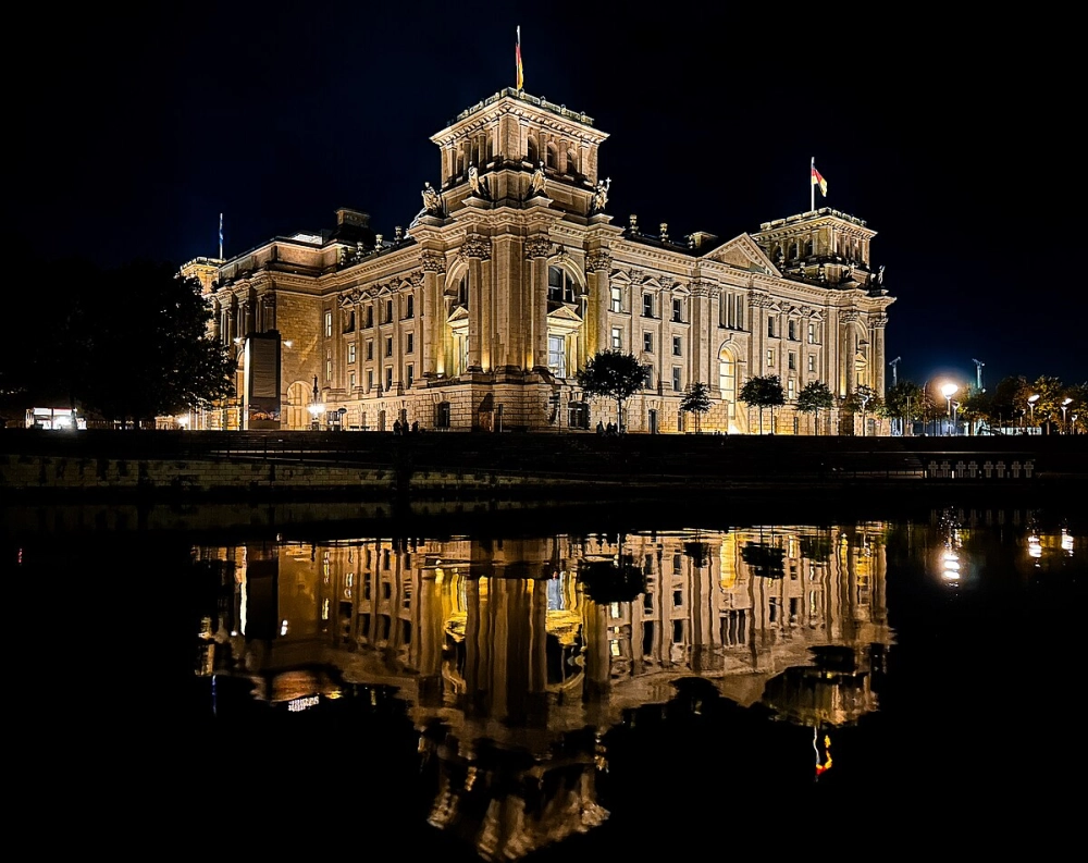 Kiến trúc Nhà Quốc hội Reichstag pha trộn cổ kim