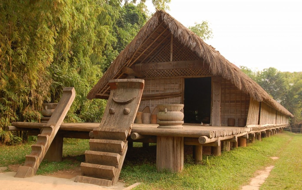 Nhà dài của người Ê Đê Tây Nguyên rất đặc trưng