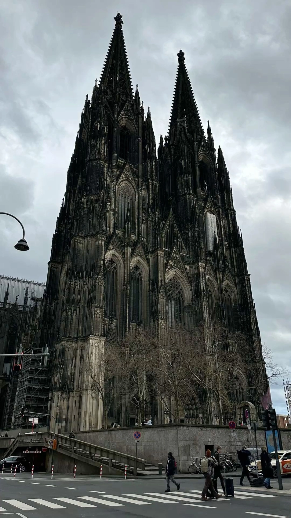 Du lịch nhà thờ Cologne là trải nghiệm không thể bỏ lỡ